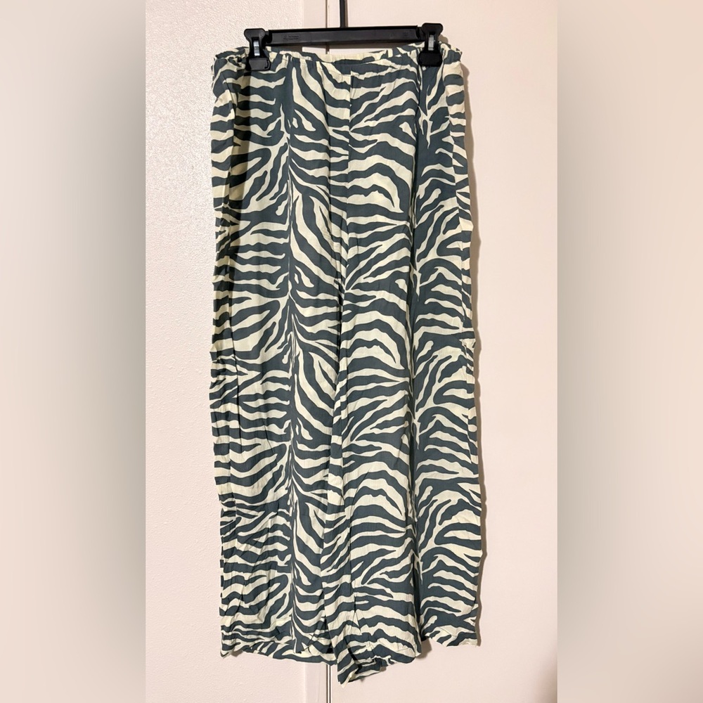 Nomadic Traders White & Blue Zebra Pattern Wide Leg Light Weight Elastic Pants